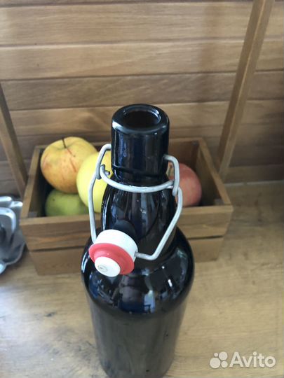 Стекляна бутылка с бюгельной пробкой