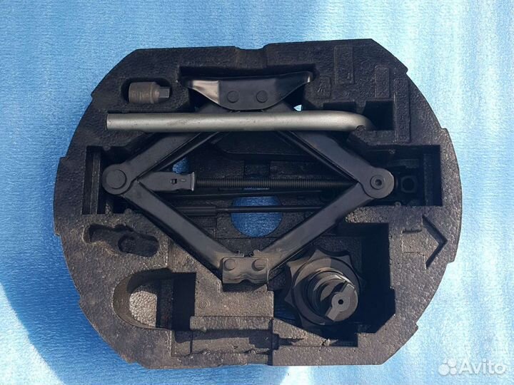 Ящик для инструмента Volkswagen Jetta 6