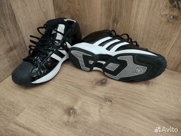 Баскетбольные кроссовки adidas