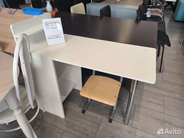 Стол письменный или маникюрный с выставки