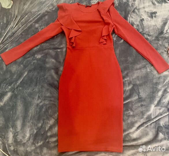 Вечернее красное платье