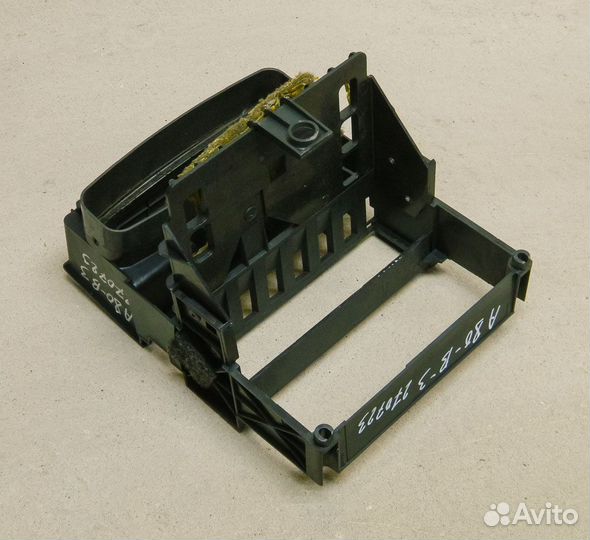 Консоль центральная Audi 80 B3