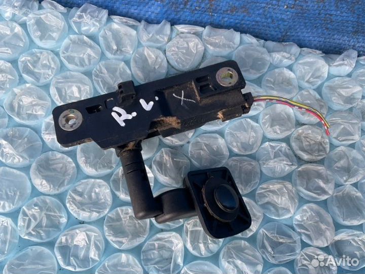 Моторчик открывания стекла задний левый Toyota