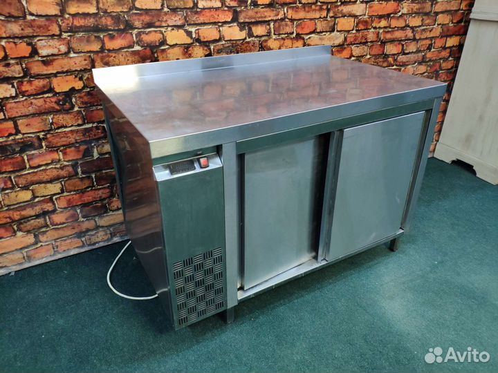 Рабочий тепловой стол в линию раздачи