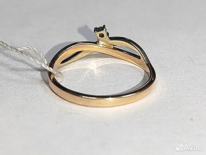 Золотое кольцо с камнем 17р