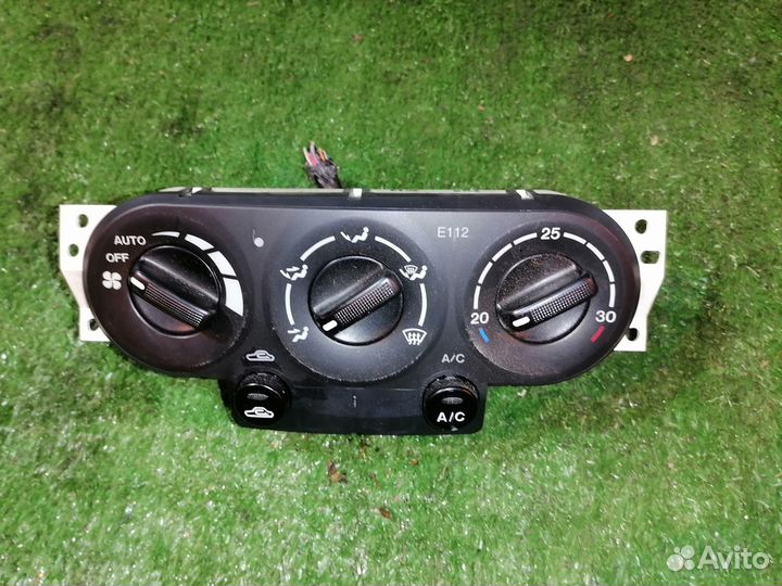 Блок управления климат-контролем Mazda Tribute EP3