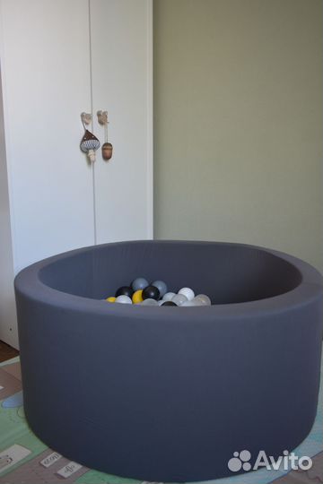 Сухой бассейн с шариками