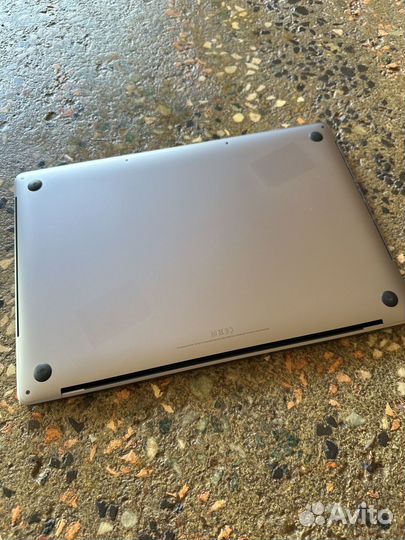 Apple MacBook Pro 15 2019 i9 16gb 512gb touch bar