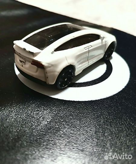 Машинка hot wheels Tesla Model X (2016)
