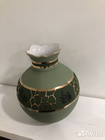 Кувшин и вазы