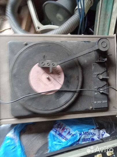 Виниловый проигрыватель