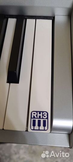 Синтезатор Korg 588 со взвешенной клавиатурой