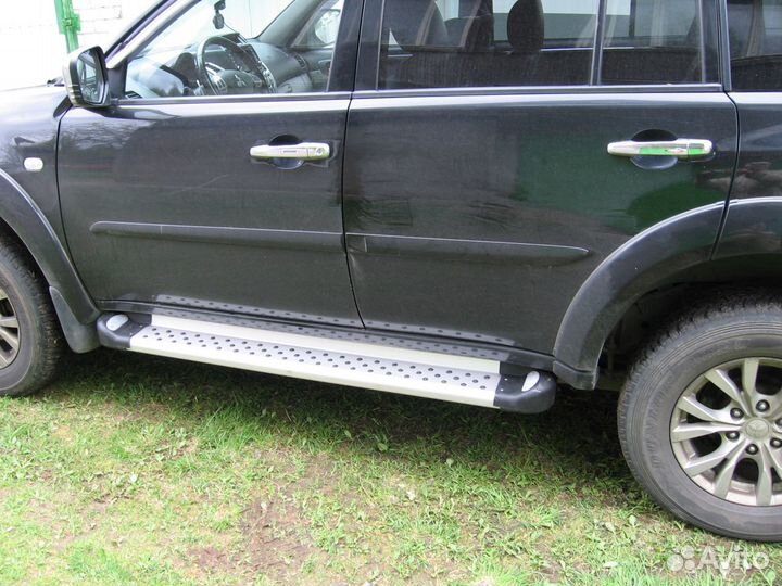 Пороги на Mitsubishi Pajero Sport 2 BMW Style