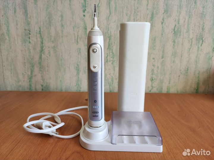Электрическая зубная щётка Oral-B Genius 8900