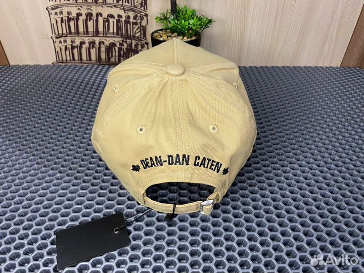 Кепка новая Dsquared2