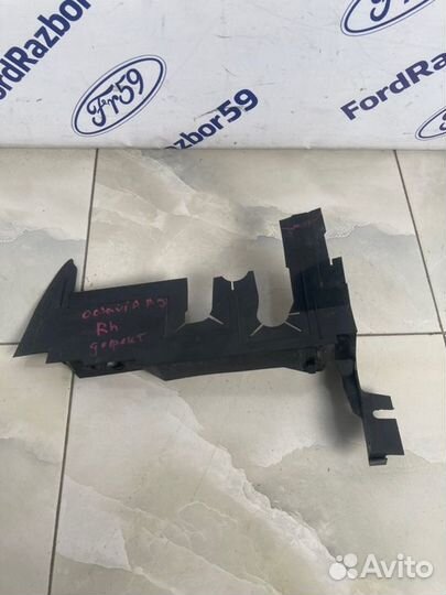 Дефлектор радиатора передний правый Skoda Octavia