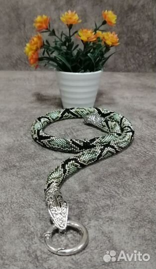 Колье жгут из бисера