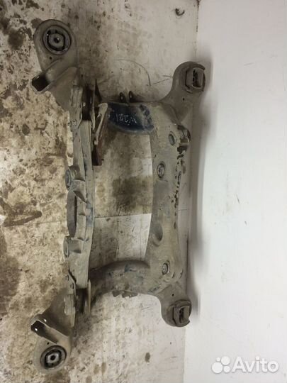 Подрамник задний Мерседес 221