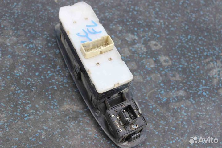 Блок управления стеклоподъемниками Hyundai Accent