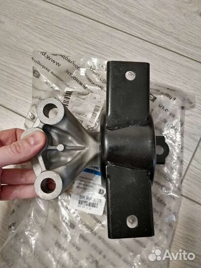 Опора двигателя передняя левая Aveo T300