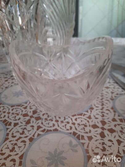 Хрустальная вазы