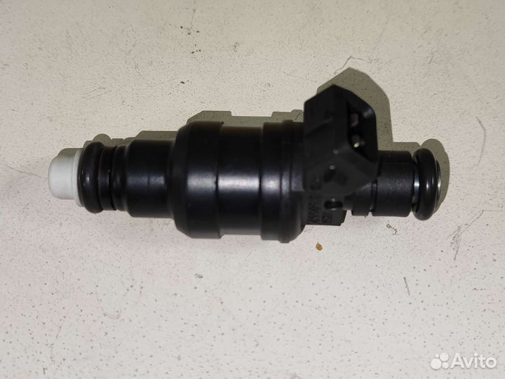 Форсунка топливная audi 80 A4 A6 A8 passat 93-00
