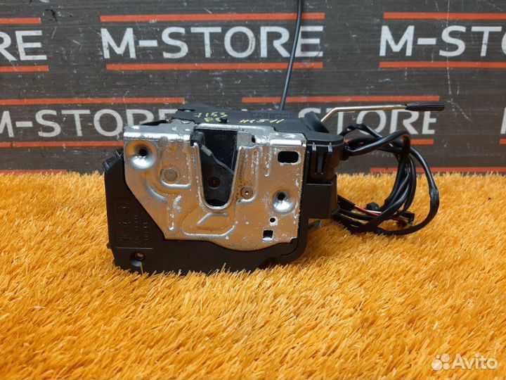 Замок двери передний правый Mercedes-Benz C-Class