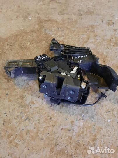 Замок задней правой двери Ford Focus 2