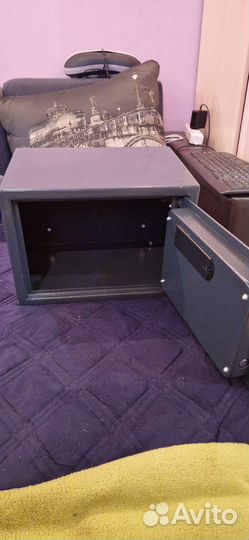 Сейф металлический