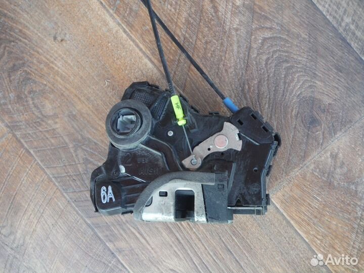 Замок двери передней левый toyota Auris 1 2008