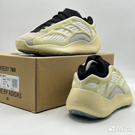 Кроссовки Adidas Yeezy Boost 700 v3 