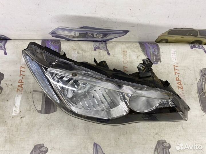 Фара передняя правая Honda Civic 4D