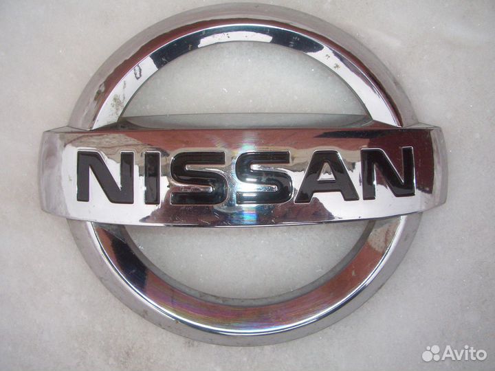 Эмблема решётки радиатора Ниссан Патфайндер с12