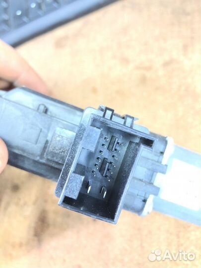 Стеклоподъемник задний правый Volkswagen Polo 6C1