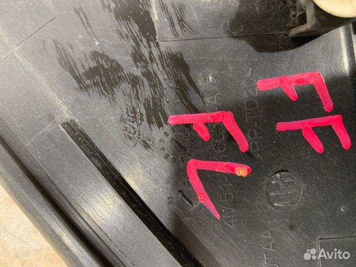 Накладка крыла (уголок) Ford Focus хэтчбэк 1.6