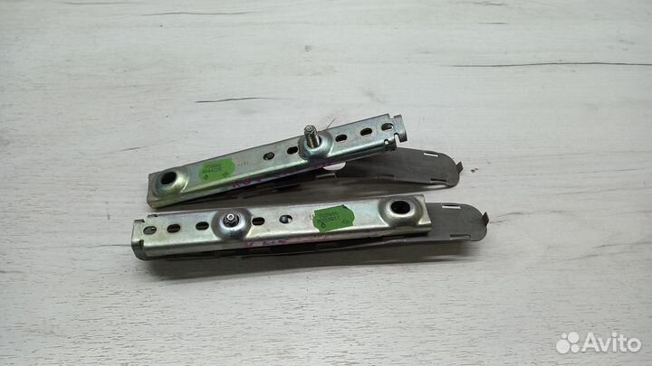 Механизм регулировки ремня безопасности Renault