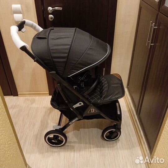 Прогулочная коляска новая