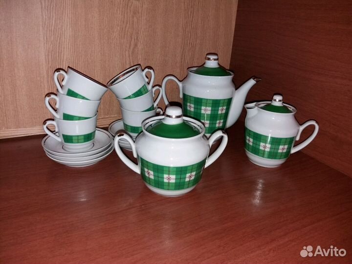 Сервиз чайный, ваза, кофейный набор