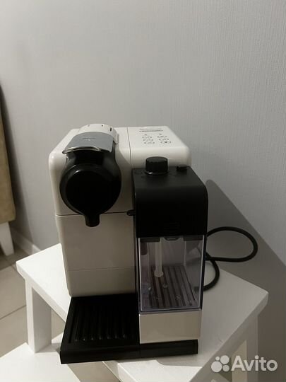 Кофемашина Delongi nespresso с капучинатором