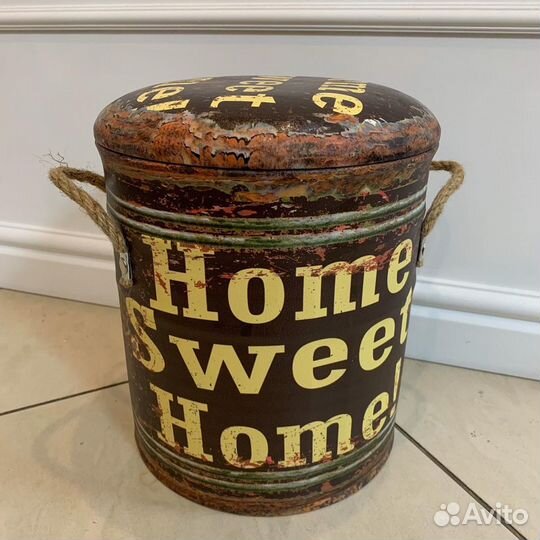 Пуфик на металлическом каркасе