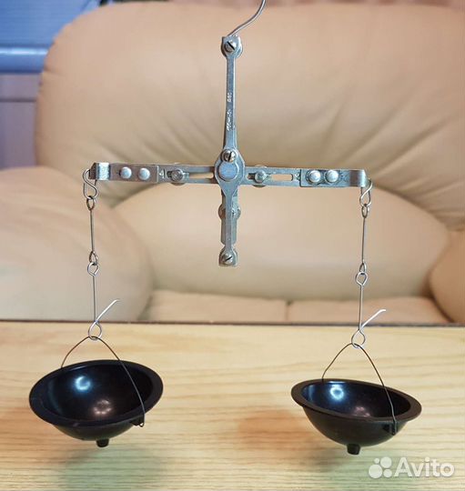 Весы равноплечие и набор гирь