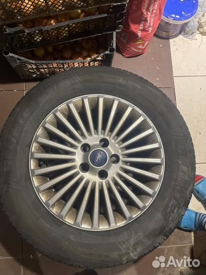 Delinte DS2 215/65 R16