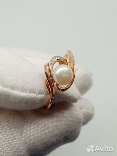 Кольцо с синтетическим камнем Золото