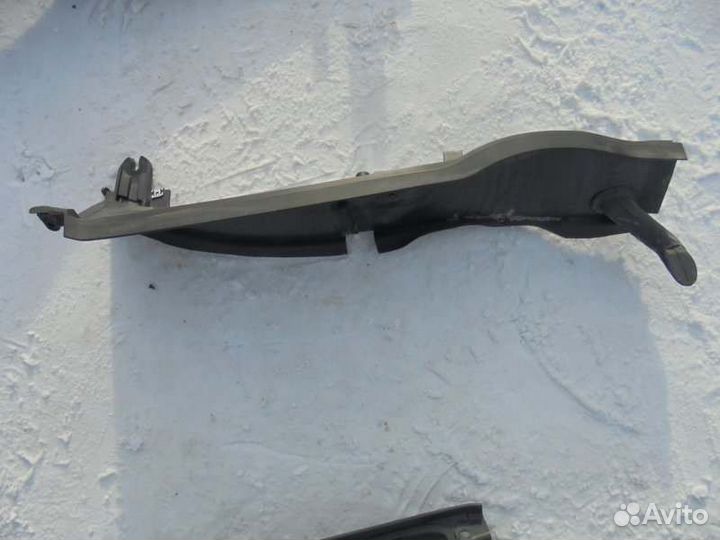 Накладка левая Bmw 3-Series E90 N52B25A 2006/8