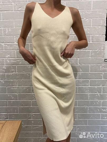 Платье вязаное