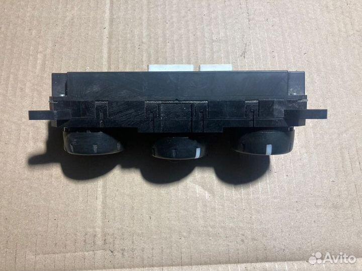 Блок управления климатом Mitsubishi Pajero Sport 2