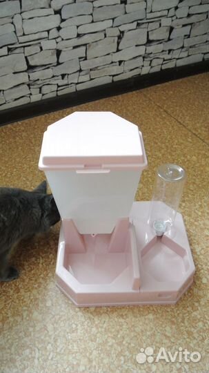 Кормушка с поилкой для кошек или маленьких собак