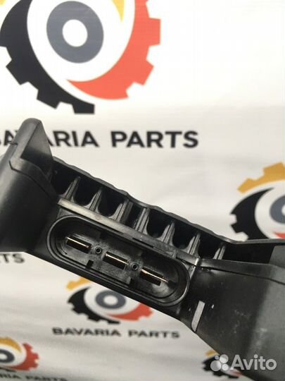 Распределитель тока. Плюсовая клемма Mercedes E