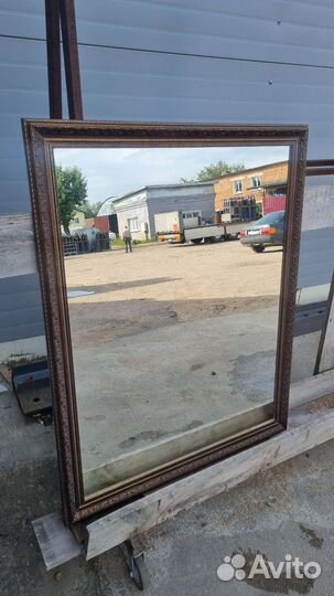 Зеркало в золотом багете