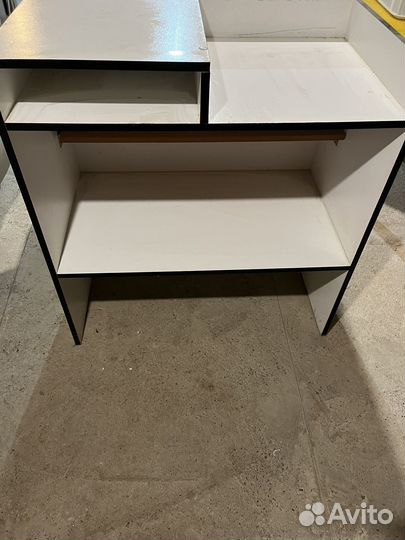 Кассовый стол для торгового магазина